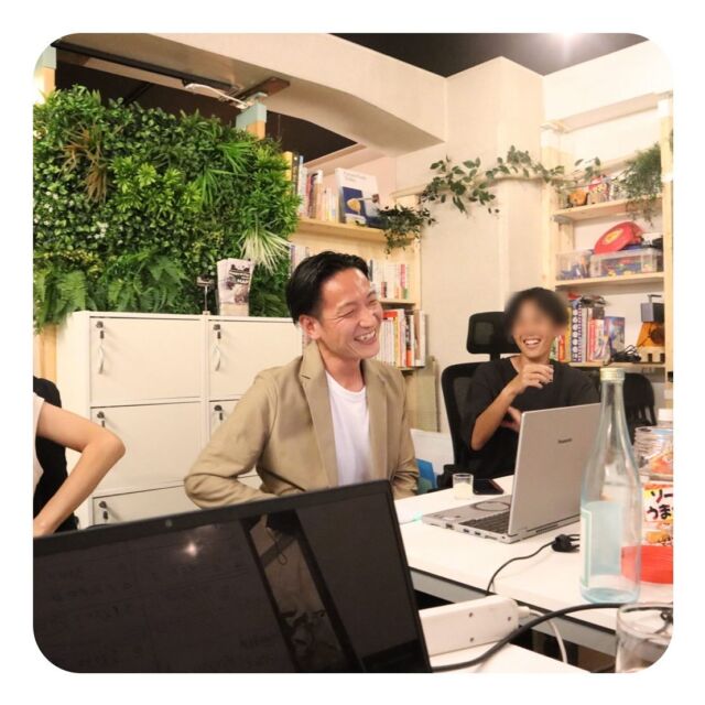 ★BusinessWorkshop★

社会保険労務士・中小企業診断士として活躍されている鳥飼さんを講師にお迎えし、BusinesswWorkshopを
開催しました！

これからフリーランスを考えている方、既に個人事業を起業されてる方、将来的に正規雇用を望まれてる方、
また起業を目指されている方が集まりました。

契約形態の種類や公的制度を、業務委託と正規雇用別に比較したり、雇い側からの視点と請負側からの視点を
学んだり、今年の11月から施行されるフリーランス新法について教えていただきました。

勉強会の後は、ワークショップ&懇親会。
実際フリーランスとして働いたときにかかる費用を具体的に書き出したり、計算をしてみたり…

どっちが良いという話にはならなかったですが、無理にフリーランスを目指す必要はないと言うことや、正社員のメリット、実際に起業した際の経験談や困難にぶつかったときの対処方法など、実務的な話をたくさん学ぶことが出来ました！

･･･････････････････････････････････････････････････

仕事と休憩
1日過ごせるコワーキングスペース
TAKE A NAP

《大山幸町店》
東武東上線大山駅より徒歩5分

《千川幸町店》
有楽町線千川駅より徒歩10分

お問い合わせ／ご予約希望の方は
DMまたはHPまで

Twitter
→ https://mobile.twitter.com/takeanap_jp/

#板橋区
#豊島区
#練馬区
#大山駅
#中板橋駅
#千川駅
#要町駅
#小竹向原駅
#コワーキングスペース
#ワークスペース
#イベントスペース
#コミュニティスペース
#自習室
#地域交流
#ビジネスセミナー
#ビジネスワークショップ
#起業
#起業を目指している方
#個人事業主
#フリーランス
#中小企業診断士
#社会保険労務士
#創業支援
#起業支援
#起業相談
#エンジニア
#システムエンジニア
#マネジメント
#プロジェクトマネージャー
#Webザイナー