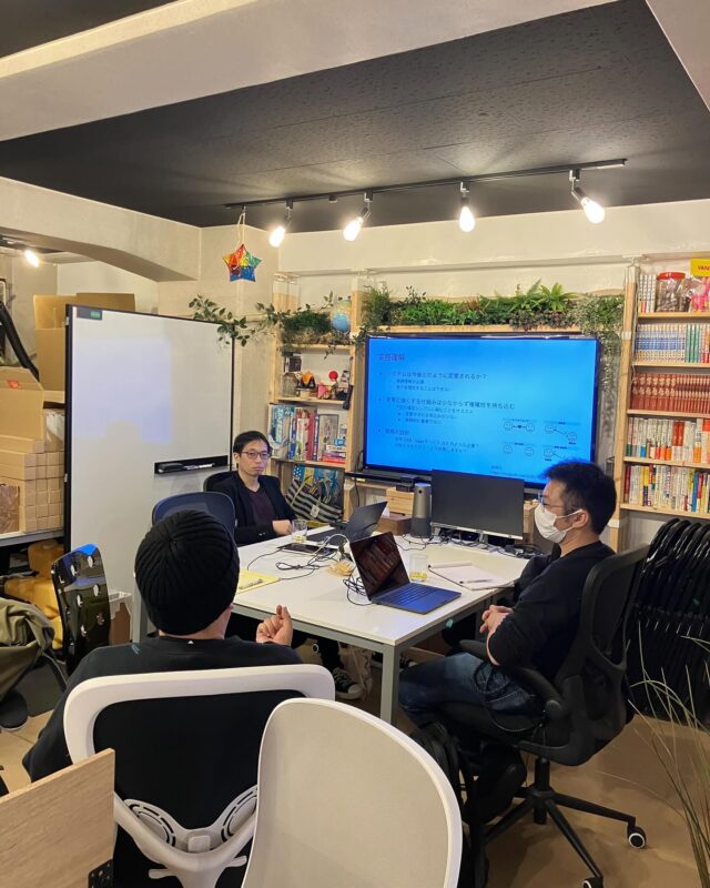 【Business workshopの様子】

5月のテーマは
変更に強いソフトウェアの作り方でした。

なぜ強いソフトウェアが必要なのか？
じゃあ、実際にどうやって作るのかを講師の実体験を基に
現役のエンジニアの方でも、エンジニアになりたての方でも
わかりやすく解説していただきました。

問題が起きてる箇所を早く見つける方法や情報の整理術、
クスっと笑える参考映像を観ながら楽しく学ぶことが
できました。

次回は、6月28日（土）14:00〜です！
テーマは...組織開発コンサルタント　加戸宗光氏による
" 基礎編　強い組織を作る方法 "です。

《ご予約方法》
TAKE A NAP公式HPより、お申し込みください。

･･･････････････････････････････････････････････････

仕事と休息
1日過ごせるコワーキングスペース
TAKE A NAP

《大山幸町店》
東武東上線『大山駅』より徒歩5分

《千川幸町店》
有楽町線・副都心線『千川駅』より徒歩10分

X (旧 Twitter)
＠takeanap_jp

#板橋区
#豊島区
#練馬区
#大山駅
#中板橋駅
#千川駅
#要町駅
#小竹向原駅
#コワーキングスペース
#コミュニティスペース
#イベントスペース
#ワークスペース
#自習室
#地域交流
#ビジネス
#ビジネスセミナー
#ビジネスワークショップ
#起業
#起業家
#個人事業主
#フリーランス
#創業支援
#起業支援
#起業相談
#起業サポート
#ITエンジニア
#ソフトウェア
#システムエンジニア