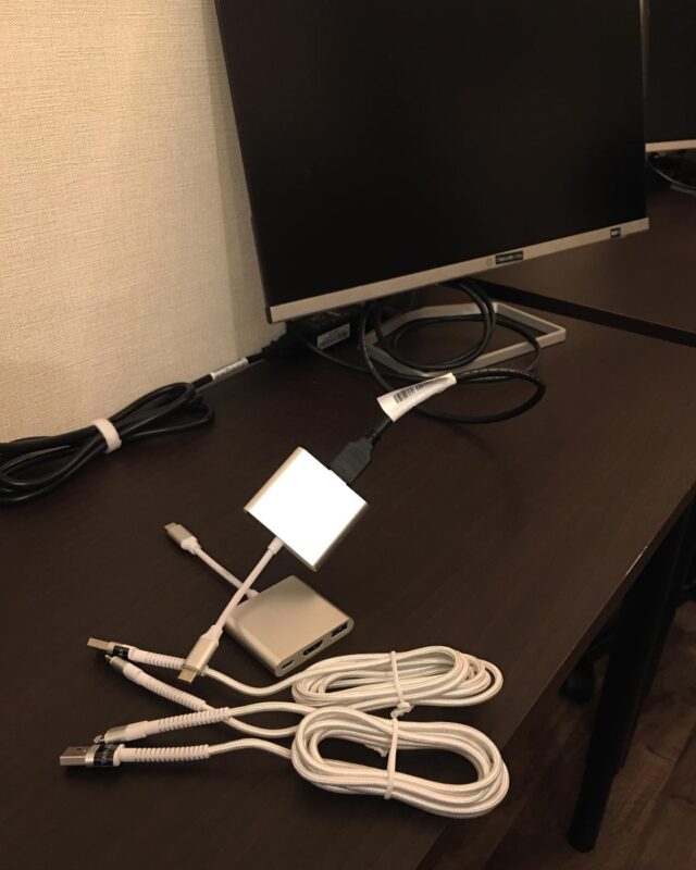 本日ドロップイン22時まで予定でしたが急用が入り、21時で終了いたします🙇‍♀️
明日30日はドロップイン10時〜20時迄

お客様からのご要望で、貸出用Type-C用HDMI変換アダプターとiPhone用充電器をご用意しました☺︎

【ドロップイン利用料金】
〜1時間　550円
〜2時間　990円
2時間を超えて〜営業終了まで　1,480円
※全て税込

▫️和の雰囲気を残した
　　️小さな小さなコワーキングスペース▫️

東武東上線大山駅より徒歩18分
有楽町線千川駅より徒歩9分
池袋駅西口より国際興業バス
水道タンク裏バス停より徒歩1分
お問い合わせ・ご見学はDM、HPまで

Twitter → https://mobile.twitter.com/takeanap_jp/
HP → https://mmpr.co.jp/solution4/

#板橋区
#豊島区
#千川駅
#大山駅
#小竹向原駅
#要町駅
#テイクアナップ
#TAKEANAP
#コワーキングスペース
#シェアオフィス
#イベントスペース
#ワークスペース
#コミュニティスペース
#自習室
#畳
#畳の部屋
#カフェ
#コーヒー 
#和カフェ 
#japaneseculture