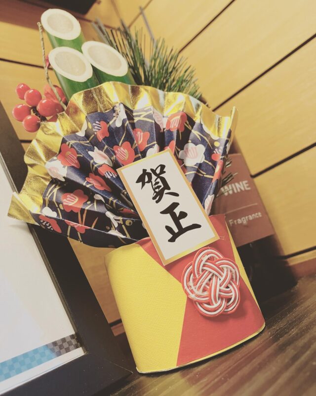 クリスマスも終わり
お正月に向けて
ちょっとだけ飾りつけ🎍

年末は明日28日20時まで
ドロップイン開催いたします！

【ドロップイン利用料金】
1時間利用　550円
2時間利用　990円
2時間以上利用〜営業終了まで　1,480円
※全て税込
※いたばしPayでお支払いの方
2時間利用→100円引き
2時間以上利用→200円引き

▫️和の雰囲気を残した
　　️小さな小さなコワーキングスペース▫️

東武東上線大山駅より徒歩15分
有楽町線千川駅より徒歩10分
池袋駅西口より国際興業バス
水道タンク裏バス停より徒歩1分
お問い合わせ・ご見学はDM、HPまで

Twitter → https://mobile.twitter.com/takeanap_jp/

#板橋区
#豊島区
#千川駅
#大山駅
#小竹向原駅
#要町駅
#テイクアナップ
#TAKEANAP
#コワーキングスペース
#シェアオフィス
#イベントスペース
#ワークスペース
#コミュニティスペース
#自習室
#畳
#畳の部屋
#カフェ
#コーヒー
#和カフェ
#japaneseculture