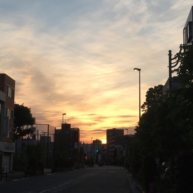 おはようございます☀
今朝は朝日がとってもキレイでした(^^)

休憩スペースの緊急工事が終わりました
ご連絡頂いた方申し訳ありません

本日よりドロップイン開放します！

⭐︎ドロップイン営業時間⭐︎
5月より10時OPEN〜本日22時まで
※閉店は通常20時まで

⭐︎ドロップイン利用料金⭐︎
〜1時間　550円
〜2時間　990円
2時間を超えて〜営業終了まで　1,480円
※全て税込

※ドロップインは不定期開催

▫️和の雰囲気も残した
小さな小さなコワーキングスペース▫️

東武東上線大山駅より徒歩17分
有楽町線千川駅から徒歩9分
池袋より国際興業バス
水道タンク裏バス停より徒歩1分
お問い合わせ・ご見学はDM、HPまで

Twitter → https://mobile.twitter.com/takeanap_jp/
HP → https://mmpr.co.jp/solution4/

#板橋区
#豊島区
#千川駅
#大山駅
#小竹向原駅
#要町駅
#テイクアナップ
#TAKEANAP
#コワーキングスペース
#シェアオフィス
#イベントスペース
#ワークスペース
#コミュニティスペース
#自習室
#畳
#畳の部屋
#カフェ
#コーヒー 
#和カフェ 
#japaneseculture
