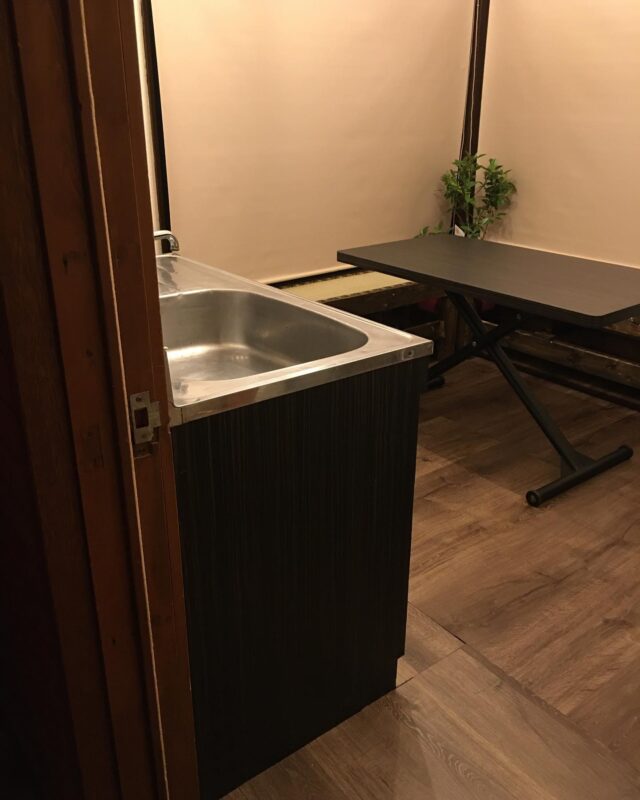 26日〜2日間、キッチンのリフォーム工事が
入りますので、煩いと思います💦👷
どんな仕上がりになるのかワクワクしてますが、工事中、キッチン利用はできません。
良ければワーキングスペースはご利用いただけます⭐︎

⭐︎ドロップイン利用料金⭐︎
〜1時間　550円
〜2時間　990円
2時間を超えて〜営業終了まで　1,480円
※全て税込

⭐︎ドロップイン営業時間⭐︎
OPEN〜本日17時まで

※ドロップインは不定期開催

▫️和の雰囲気も残した
  小さな小さなコワーキングスペース▫️

東武東上線大山駅より徒歩17分
有楽町線千川駅から徒歩9分
池袋より国際興業バス
水道タンク裏バス停より徒歩1分
お問い合わせ・ご見学はDM、HPまで

Twitter → https://mobile.twitter.com/takeanap_jp/
HP → https://mmpr.co.jp/solution4/

#板橋区
#豊島区
#千川駅
#大山駅
#小竹向原駅
#要町駅
#テイクアナップ
#TAKEANAP
#コワーキングスペース
#シェアオフィス
#イベントスペース
#ワークスペース
#コミュニティスペース
#自習室
#畳
#畳の部屋
#カフェ
#コーヒー 
#和カフェ 
#japaneseculture
