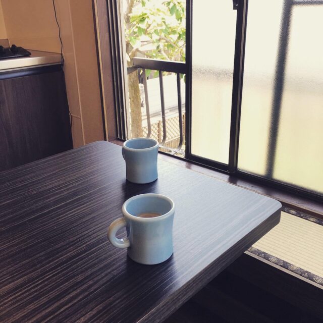 梅雨に入り、曇り空が続く今日この頃。
室内で映画鑑賞したり、読書をしたり、溜まった書類整理などをするにはもってこいの季節です🙂

しばらく、ドロップインお休みしていましたが、本日8日より再開いたします。
本日は22時までドロップイン開催しています。

【ドロップイン利用料金】
〜1時間　550円
〜2時間　990円
2時間を超えて〜営業終了まで　1,480円
※全て税込

▫️和の雰囲気を残した
　　️小さな小さなコワーキングスペース▫️

東武東上線大山駅より徒歩18分
有楽町線千川駅より徒歩9分
池袋駅西口より国際興業バス
水道タンク裏バス停より徒歩1分
お問い合わせ・ご見学はDM、HPまで

Twitter → https://mobile.twitter.com/takeanap_jp/
HP → https://mmpr.co.jp/solution4/

#板橋区
#豊島区
#千川駅
#大山駅
#小竹向原駅
#要町駅
#テイクアナップ
#TAKEANAP
#コワーキングスペース
#シェアオフィス
#イベントスペース
#ワークスペース
#コミュニティスペース
#自習室
#畳
#畳の部屋
#カフェ
#コーヒー 
#和カフェ 
#japaneseculture