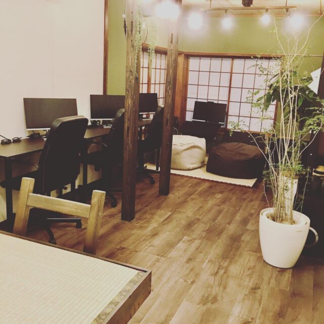 おはようございます(^^)
朝起きて、窓を開けたら、涼しい風が吹いていて...秋の訪れを感じさせる朝でした🍃

本日29日は、10〜20時までドロップイン開催します。

【ドロップイン利用料金】
〜1時間　550円
〜2時間　990円
2時間を超えて〜営業終了まで　1,480円
※全て税込

▫️和の雰囲気を残した
　　️  小さな小さなコワーキングスペース▫️

東武東上線大山駅より徒歩18分
有楽町線千川駅より徒歩9分
池袋駅西口より国際興業バス
『水道タンク裏』下車より徒歩1分
お問い合わせ・ご見学はDM、HPまで

Twitter → https://mobile.twitter.com/takeanap_jp/
HP → https://takeanap.jp/

#板橋区
#豊島区
#千川駅
#大山駅
#小竹向原駅
#要町駅
#テイクアナップ
#TAKEANAP
#コワーキングスペース
#シェアオフィス
#イベントスペース
#ワークスペース
#コミュニティスペース
#自習室
#畳
#畳の部屋
#カフェ
#コーヒー
#和カフェ
#japaneseculture