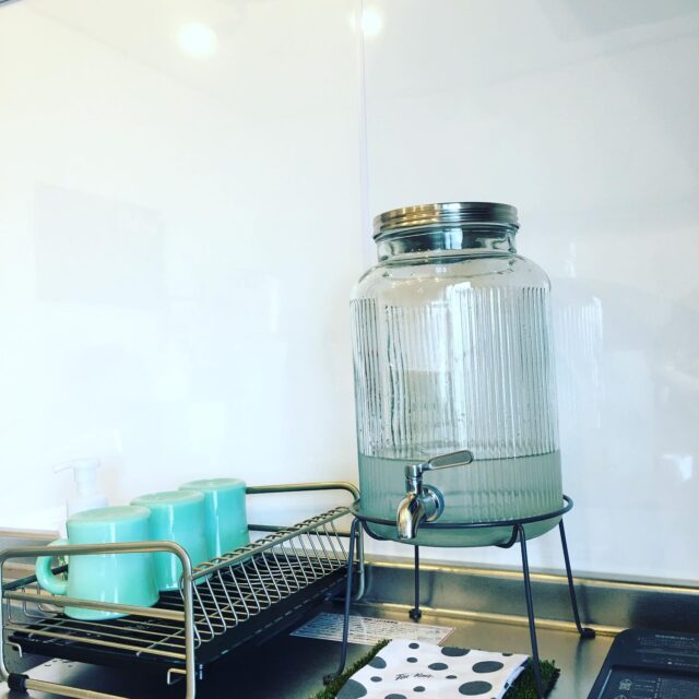 最近、購入したドリンクサーバー
普段は飲料水を入れていますが、イベント時にはお茶を入れたり、ジュースを入れたり☺️
形も可愛くて、重宝してます⭐︎

本日13日は、20時までドロップイン開催中！

【ドロップイン利用料金】
1時間利用　550円
2時間利用　990円
2時間以上〜営業終了まで　1,480円
※全て税込

▫️和の雰囲気を残した
　　️  小さな小さなコワーキングスペース▫️

東武東上線大山駅より徒歩18分
有楽町線千川駅より徒歩9分
池袋駅西口より国際興業バス
『水道タンク裏』下車より徒歩1分
お問い合わせ・ご見学はDM、HPまで

Twitter → https://mobile.twitter.com/takeanap_jp/
HP → https://takeanap.jp/

#板橋区
#豊島区
#千川駅
#大山駅
#小竹向原駅
#要町駅
#テイクアナップ
#TAKEANAP
#コワーキングスペース
#シェアオフィス
#イベントスペース
#ワークスペース
#コミュニティスペース
#自習室
#畳
#畳の部屋
#カフェ
#コーヒー
#和カフェ
#japaneseculture