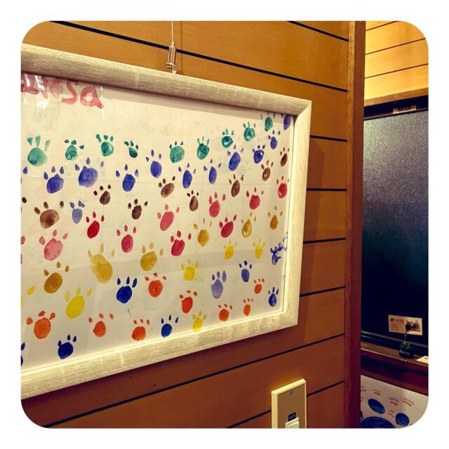 着々と進む準備

松本さんのキャンバス画や
カンボジアの子供達から預かった絵

額装をしたり位置を調整したり
丁寧に準備を進めています🙂

お気に入りの1枚
絵から感じる気持ち
描いた人と皆んなと友達になれたらな🤝

▫️和の雰囲気を残した
　　️小さな小さなコワーキングスペース

東武東上線大山駅より徒歩15分
有楽町線千川駅より徒歩10分
池袋駅西口より国際興業バス
水道タンク裏バス停より徒歩1分
お問い合わせ・ご見学はDM、HPまで

Twitter → https://mobile.twitter.com/takeanap_jp/

#板橋区
#豊島区
#千川駅
#大山駅
#小竹向原駅
#要町駅
#テイクアナップ
#コワーキングスペース
#シェアオフィス
#イベントスペース
#ワークスペース
#コミュニティスペース
#畳
#畳の部屋
#カフェ
#コーヒー
#japaneseculture
#国際交流
#カンボジア