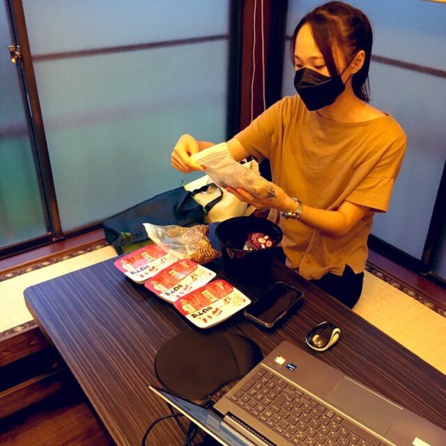 昨日、台湾料理×中国語会話ワークショップの打ち合わせでシさんが来所。
ワーキングスペースで作業されていたお客様に、台湾のお醤油と日本のお醤油で作ったルーローハンを食べ比べて頂きました。
私も試食させていただきましたが満場一致で台湾のお醤油を使ったルーローハンのほうが美味しかったです⭐︎
27日は本場台湾の味がお楽しみ頂けます☺️

明日22日は、10〜20時までドロップイン開催します⭐︎

【ドロップイン利用料金】
〜1時間　550円
〜2時間　990円
2時間を超えて〜営業終了まで　1,480円
※全て税込

▫️和の雰囲気を残した
　　️  小さな小さなコワーキングスペース▫️

東武東上線大山駅より徒歩18分
有楽町線千川駅より徒歩9分
池袋駅西口より国際興業バス
『水道タンク裏』下車より徒歩1分
お問い合わせ・ご見学はDM、HPまで

Twitter → https://mobile.twitter.com/takeanap_jp/
HP → https://takeanap.jp/

#板橋区
#豊島区
#千川駅
#大山駅
#小竹向原駅
#要町駅
#テイクアナップ
#TAKEANAP
#コワーキングスペース
#シェアオフィス
#イベントスペース
#ワークスペース
#コミュニティスペース
#自習室
#畳
#畳の部屋
#カフェ
#コーヒー
#和カフェ
#japaneseculture