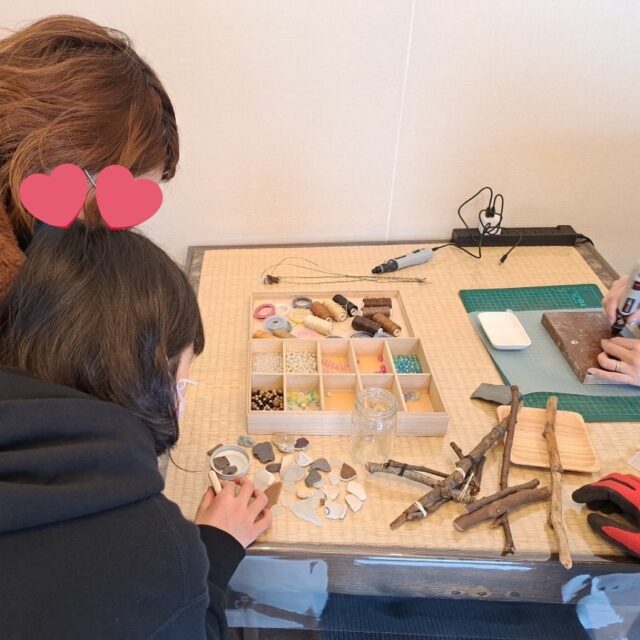 今日のワークショップ
お子さんの様子を見守りながら

学区域に関係なく
お連れいただいたお母様と

うちの学校は～うちの子は～なんて
コーヒーを飲みつつ
話せたのが嬉しかった☺️

次回3月25日も同内容です✨

▫️和の雰囲気を残した
　　️小さな小さなコワーキングスペース

東武東上線大山駅より徒歩15分
有楽町線千川駅より徒歩10分
池袋駅西口より国際興業バス
水道タンク裏バス停より徒歩1分
お問い合わせ・ご見学はDM、HPまで

Twitter → https://mobile.twitter.com/takeanap_jp/

#板橋区
#豊島区
#千川駅
#大山駅
#小竹向原駅
#要町駅
#テイクアナップ
#コワーキングスペース
#シェアオフィス
#イベントスペース
#ワークスペース
#コミュニティスペース
#自習室
#畳
#畳の部屋
#カフェ
#コーヒー
#和カフェ
#工作
#モノづくり