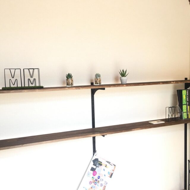 殺風景だった玄関前の棚に植物を少しだけ置いてみました(^^)
これからも少しずつ植物を増やしていこうと思ってます⭐︎

本日24日は、20時までドロップイン開催してます！明日25日はイベントの為、ドロップインお休みです。次回ドロップインは、26日（日）に開催します。

【ドロップイン利用料金】
〜1時間　550円
〜2時間　990円
2時間を超えて〜営業終了まで　1,480円
※全て税込

▫️和の雰囲気を残した
　　️小さな小さなコワーキングスペース▫️

東武東上線大山駅より徒歩18分
有楽町線千川駅より徒歩9分
池袋駅西口より国際興業バス
水道タンク裏バス停より徒歩1分
お問い合わせ・ご見学はDM、HPまで

Twitter → https://mobile.twitter.com/takeanap_jp/
HP → https://mmpr.co.jp/solution4/

#板橋区
#豊島区
#千川駅
#大山駅
#小竹向原駅
#要町駅
#テイクアナップ
#TAKEANAP
#コワーキングスペース
#シェアオフィス
#イベントスペース
#ワークスペース
#コミュニティスペース
#自習室
#畳
#畳の部屋
#カフェ
#コーヒー 
#和カフェ 
#japaneseculture